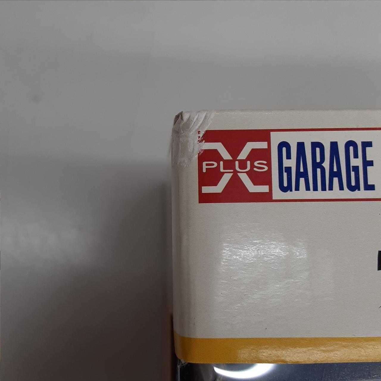 角つぶれと若干の印刷剥げあります。