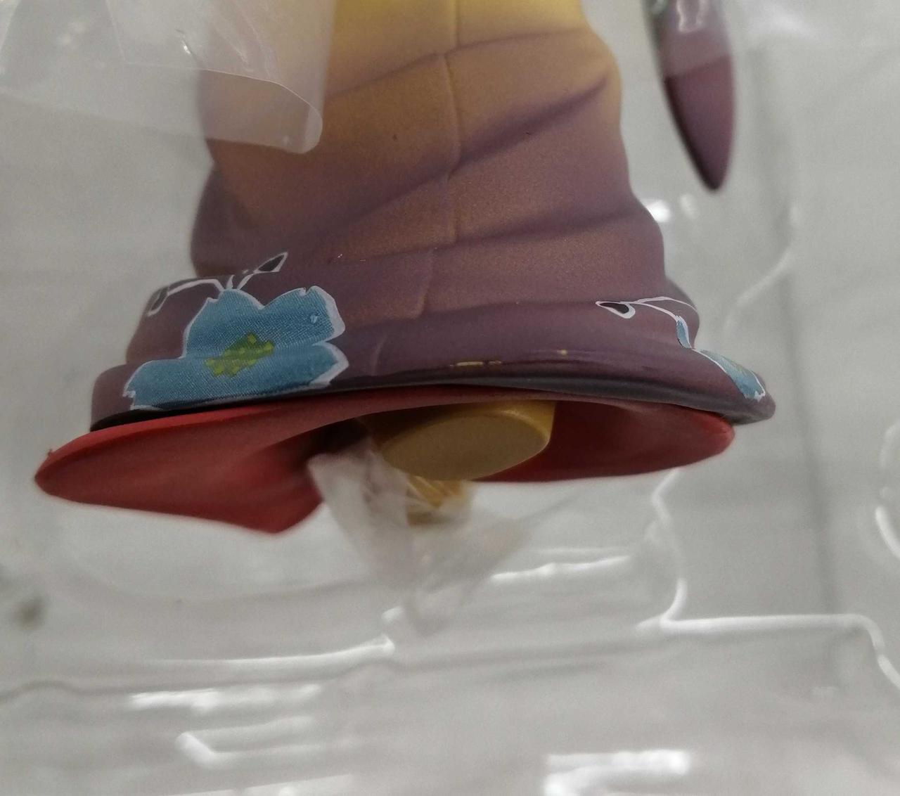 裾部分に汚れが見られます