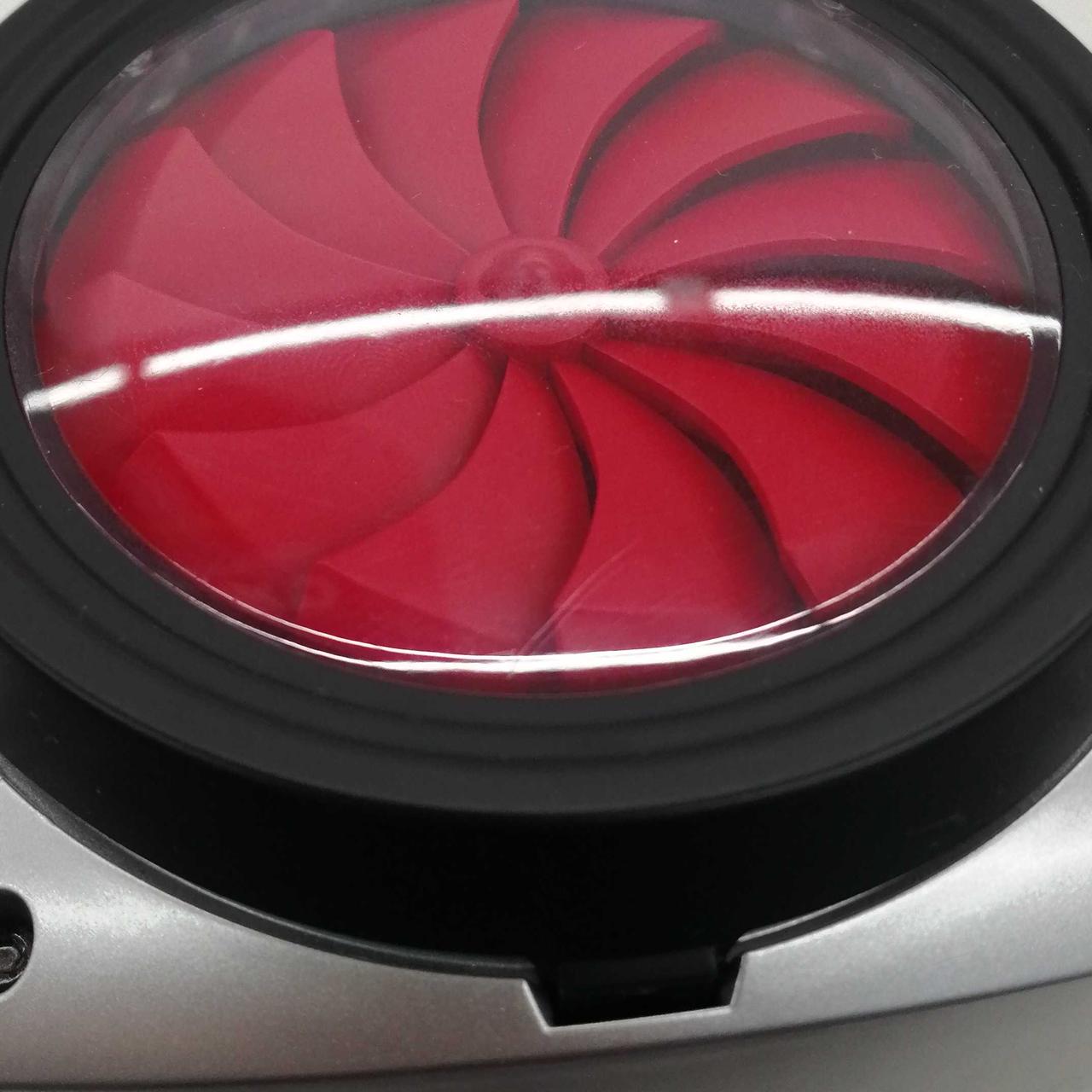 液晶面の正面下側にキズがあります。