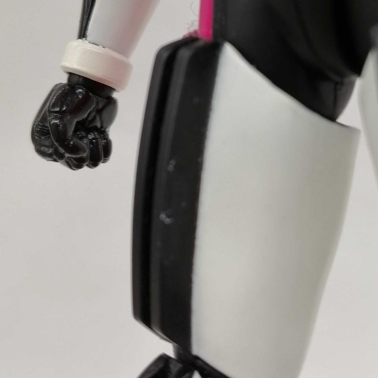 右股の黒い部分に白い汚れあります。
