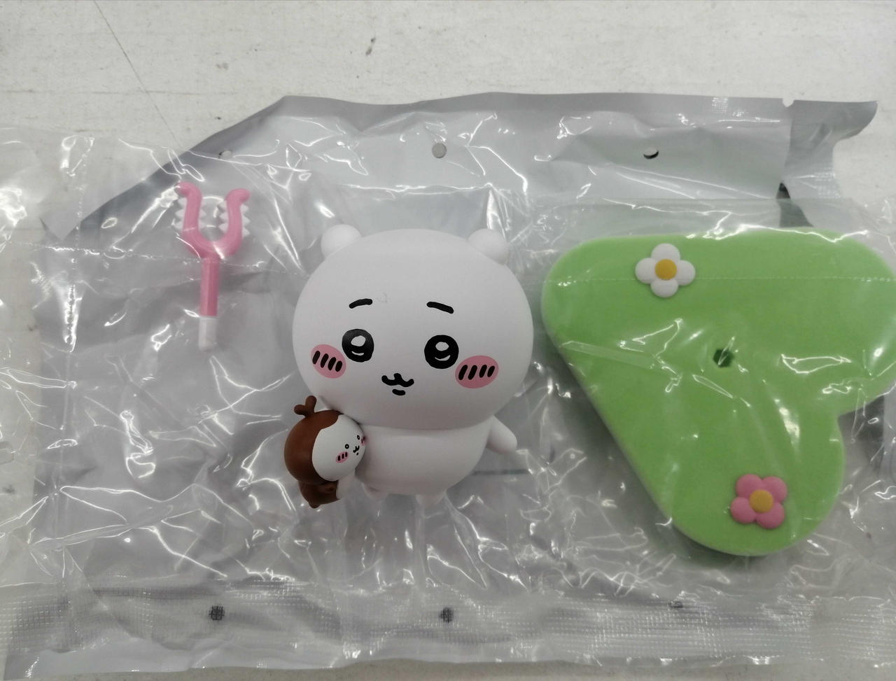2. ちいかわとカブトムシ