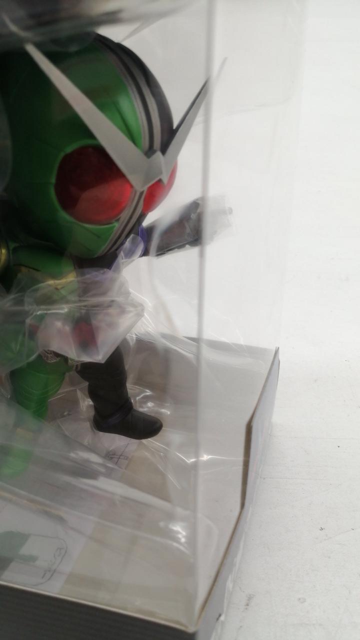 窓フィルムに傷みがあります。
