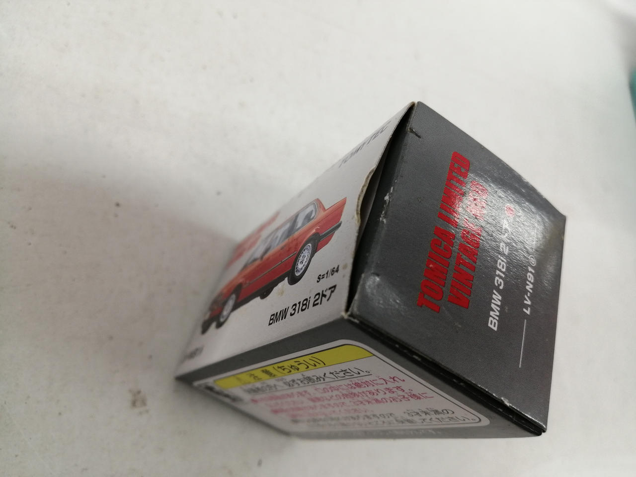 箱に傷みがあります