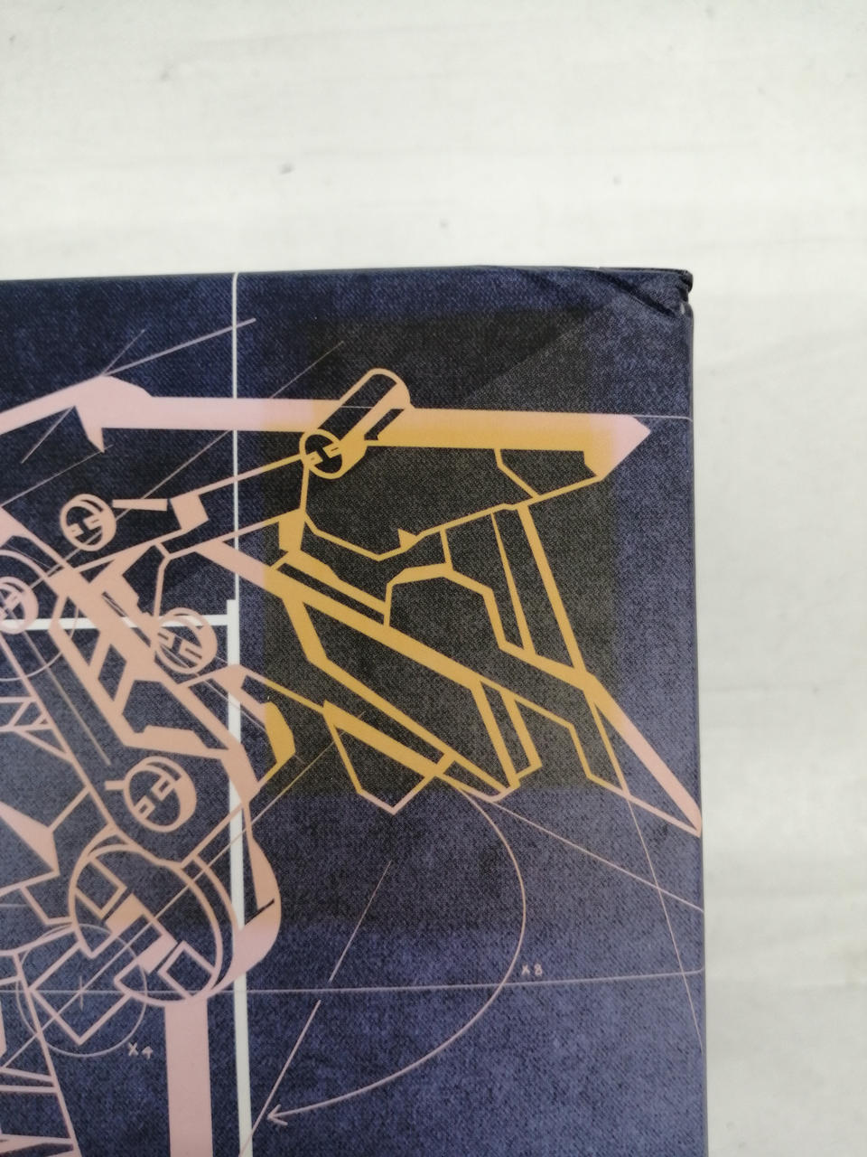 箱に焼けが見られます