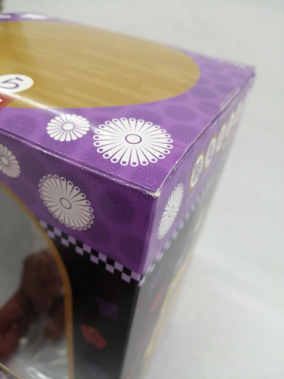 箱に傷みが見られます