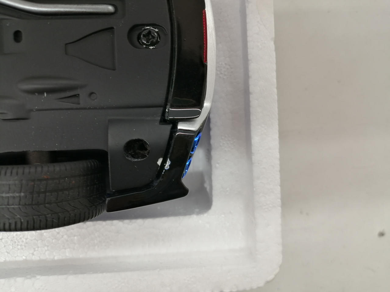車体底面に傷あり