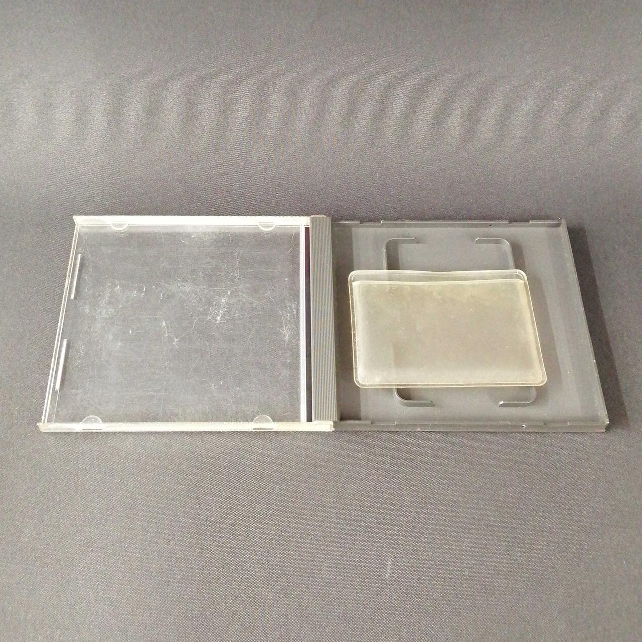 ケース、内袋に擦れ跡、汚れがあります