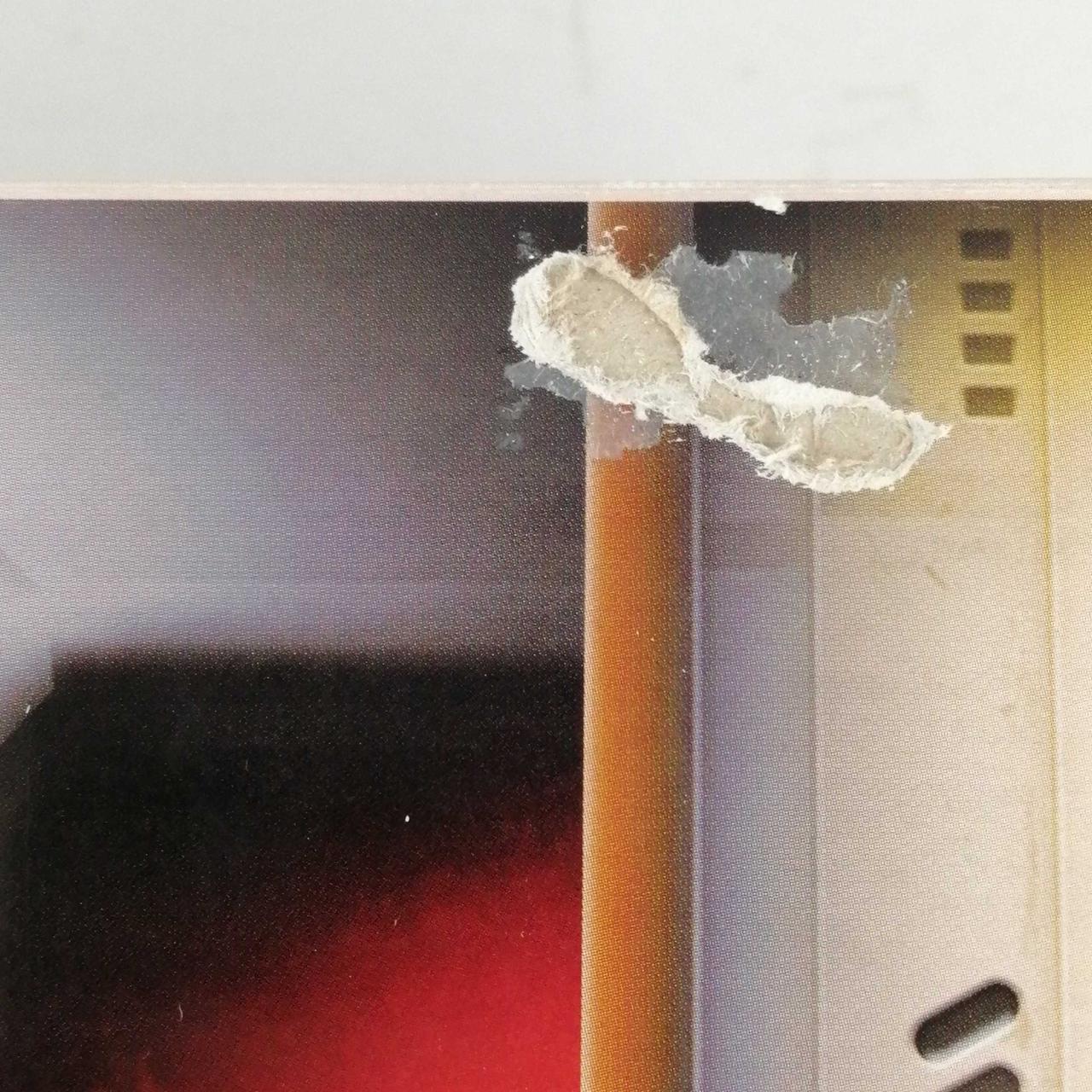 全体的に箱に傷みあり