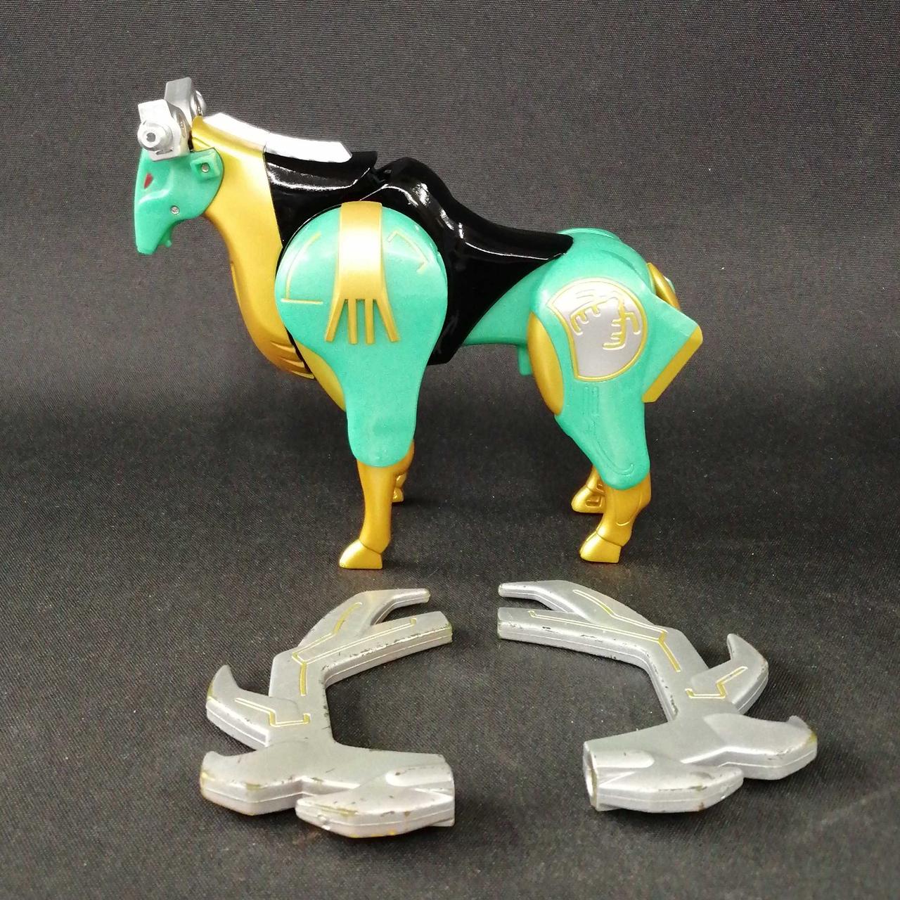 関節の緩みはなく、自立します