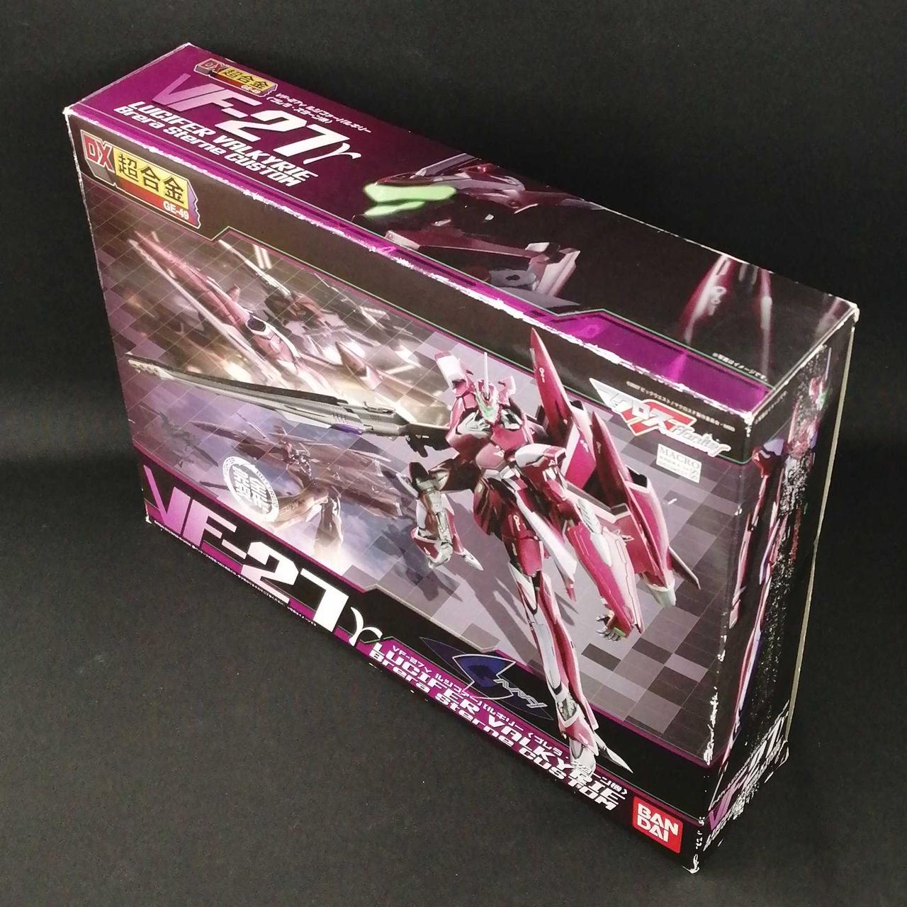 全体的に外箱が傷んでいます