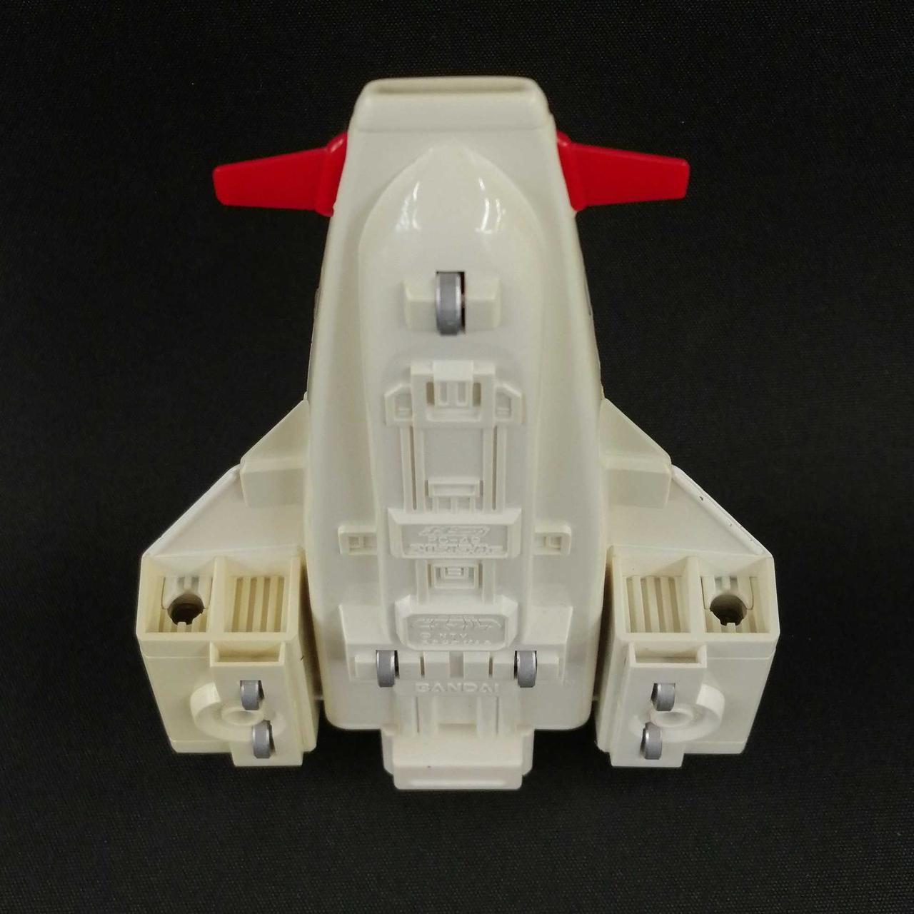 本体の白いパーツが変色しています