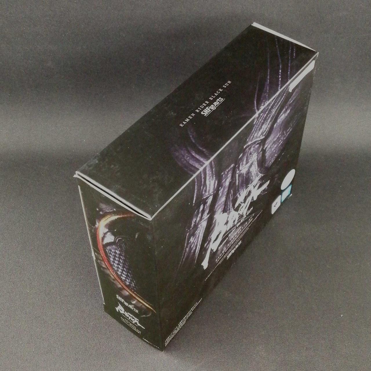 黒い箱の為か、擦れ跡が目立ちます