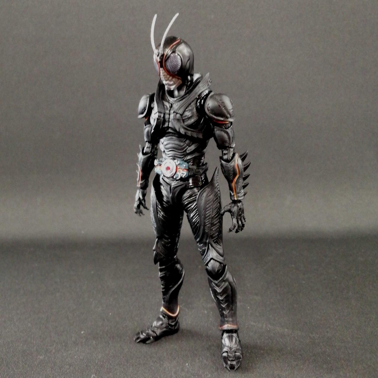 関節に緩みはなく、自立します