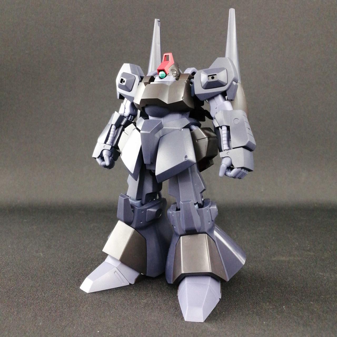 関節に緩みはなく、自立します