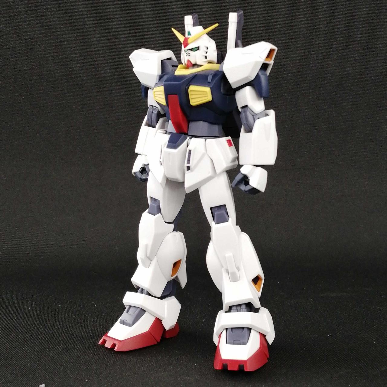 関節の緩みはなく、自立します