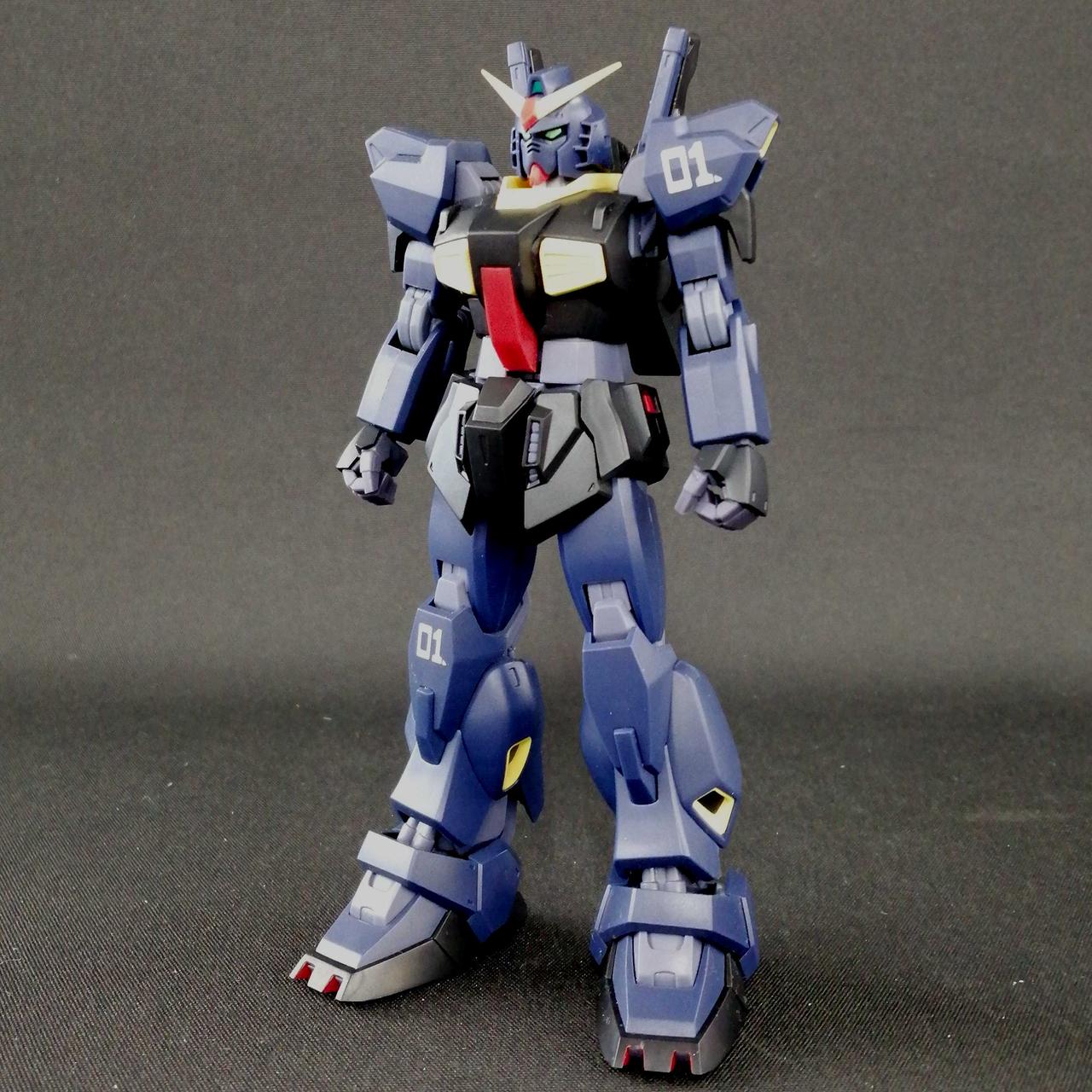 関節に緩みはなく、自立します