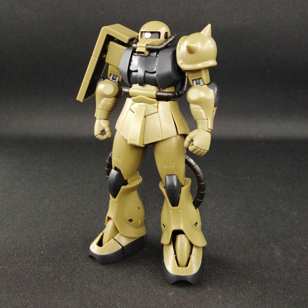 関節に緩みはなく、自立します