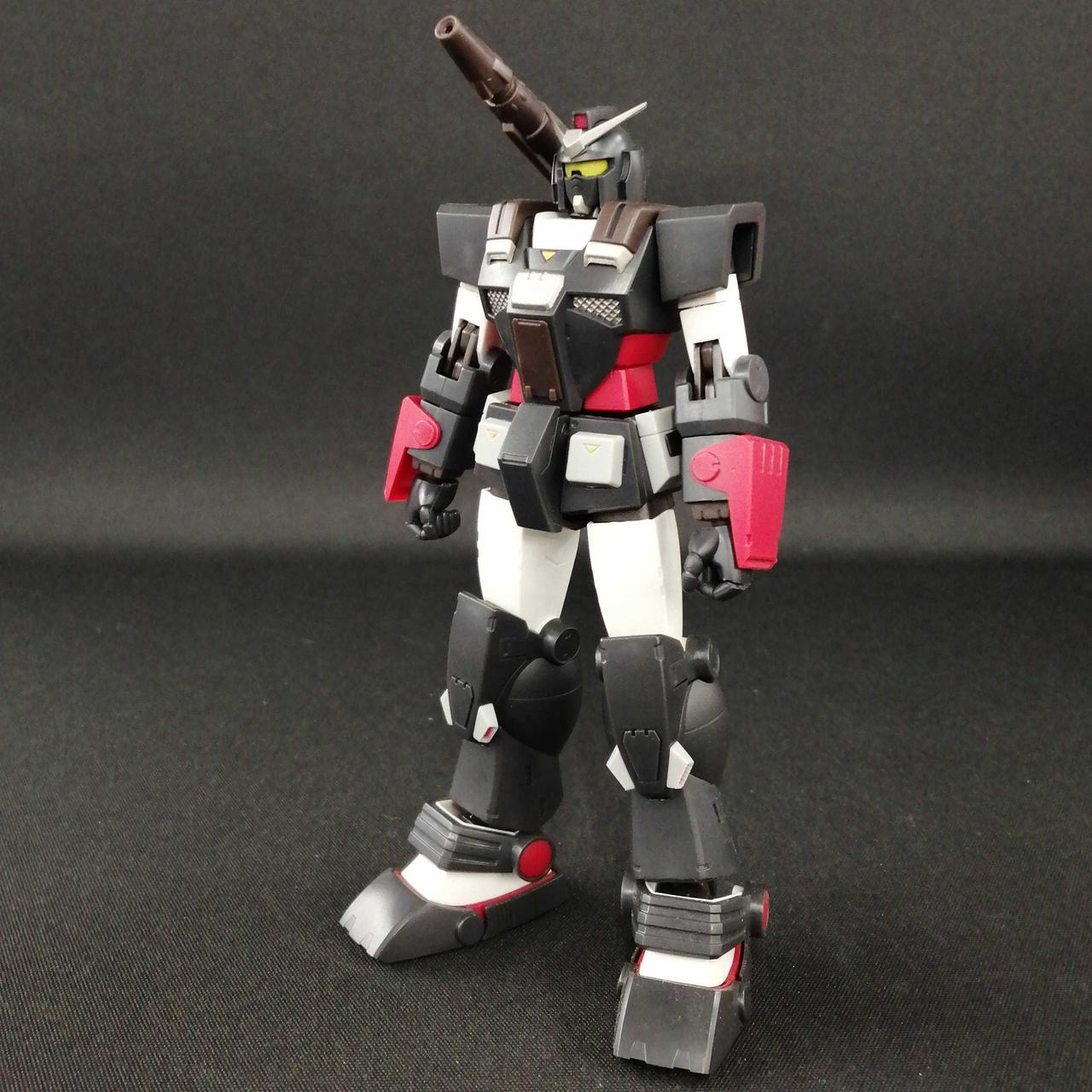 関節に緩みはなく、自立します