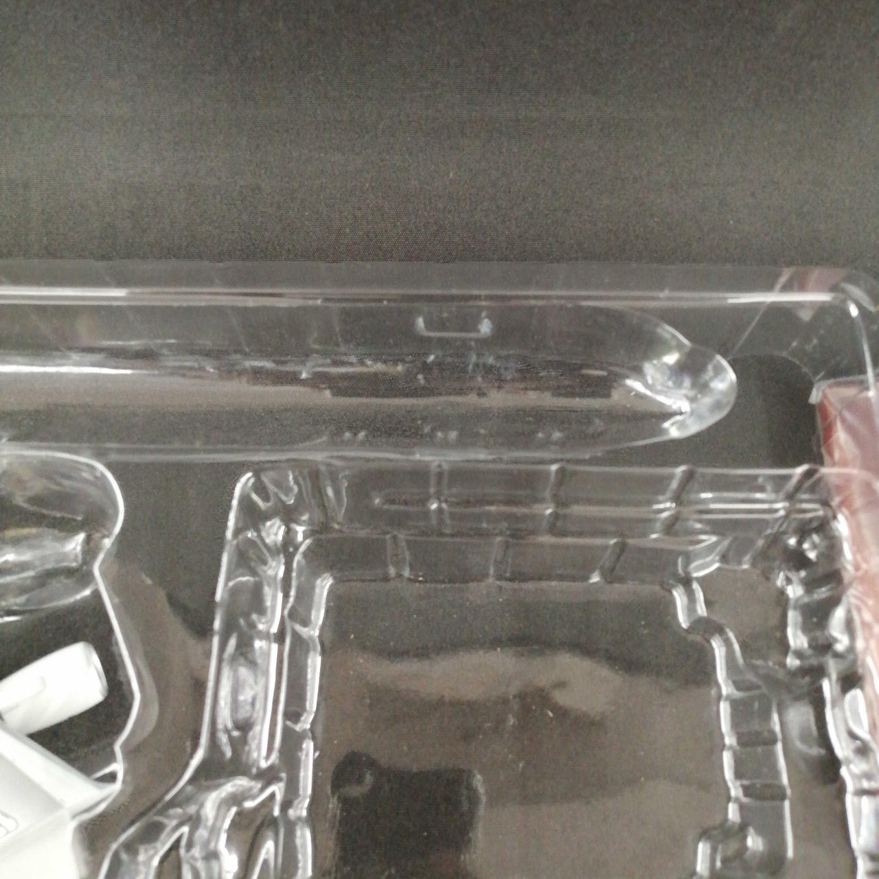 未組み立て品ですが本体に擦れ跡があります