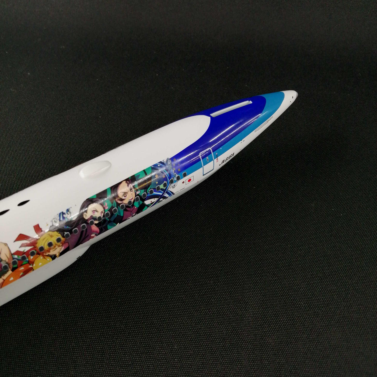 未組み立て品ですが本体に擦れ跡があります