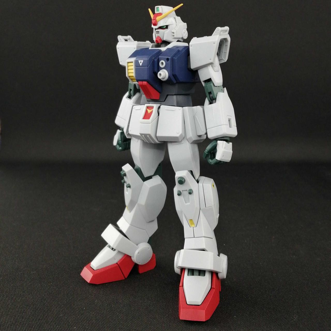 関節に緩みはなく、自立します