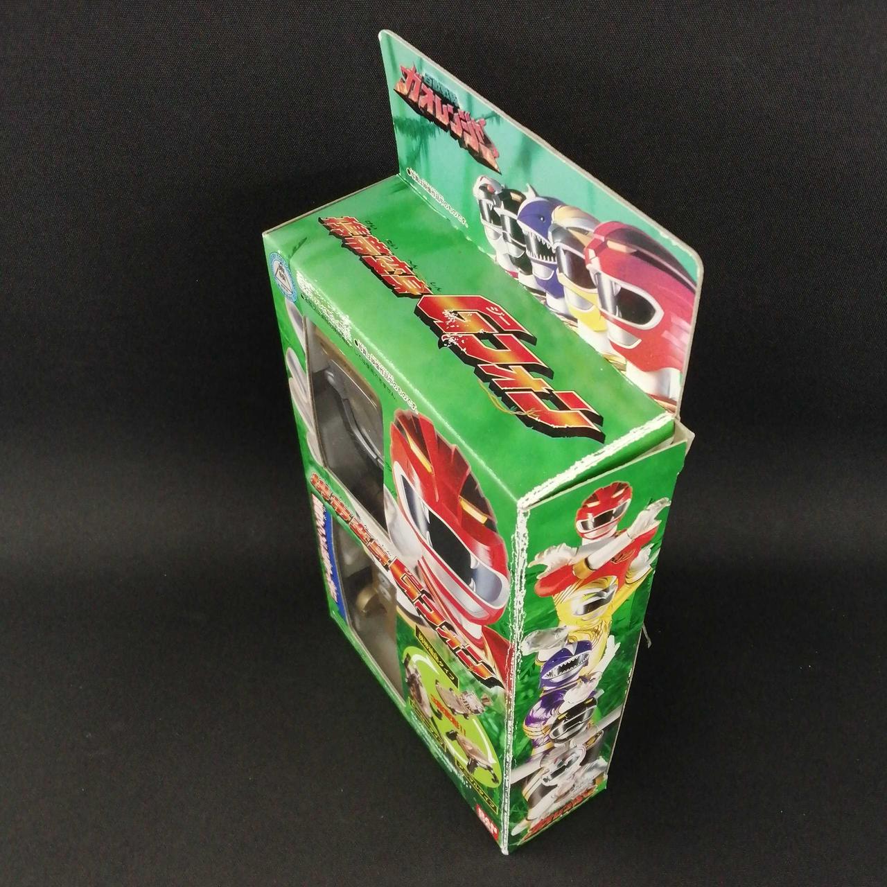 外箱が全体的に傷み、変色があります