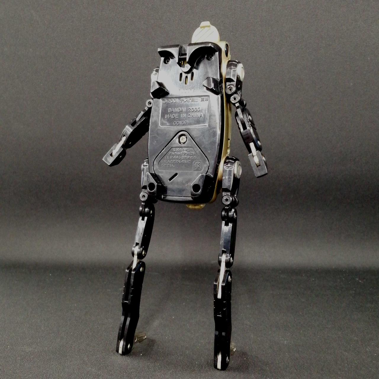 関節が若干緩いですが、自立します