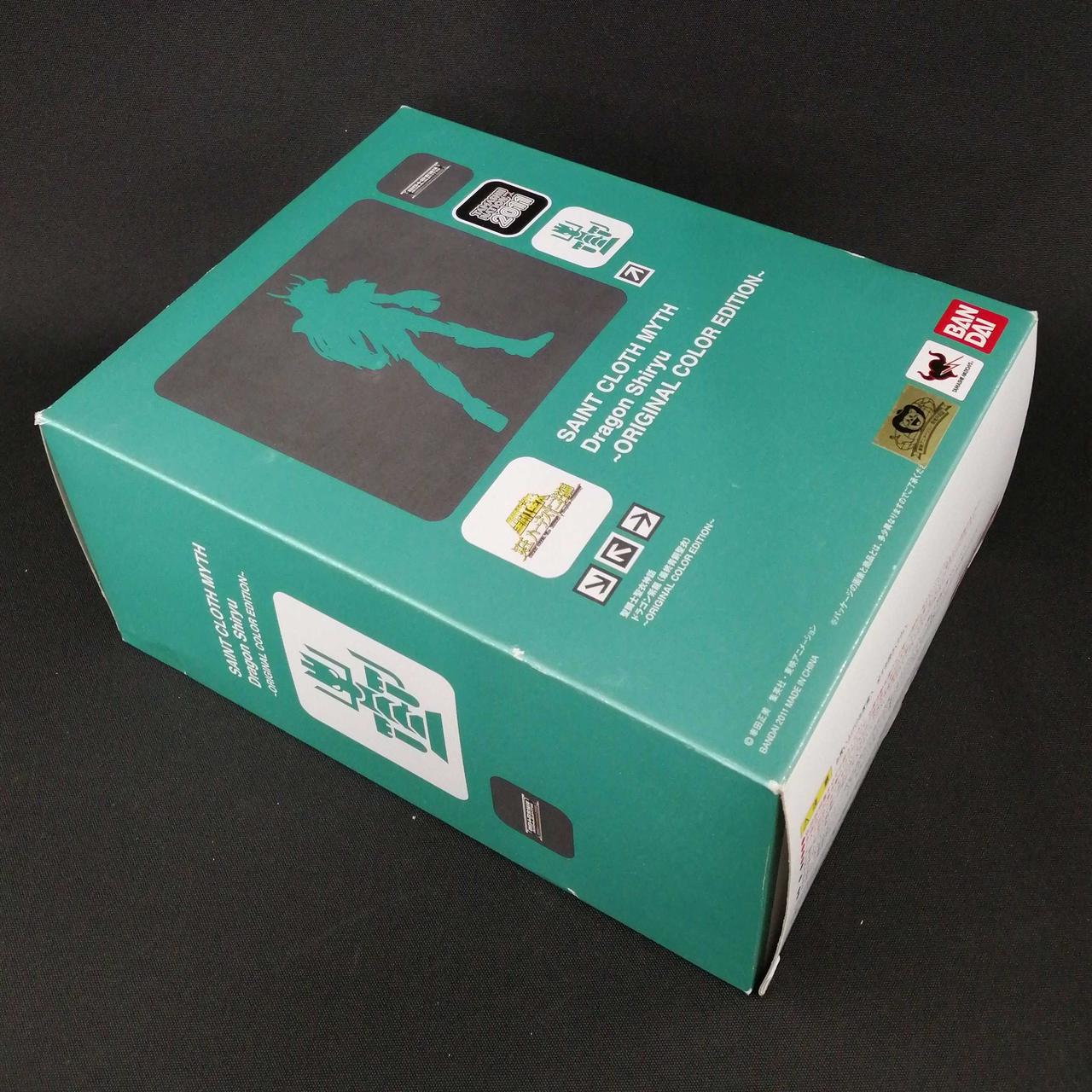 外箱に傷み、白欠けがあります