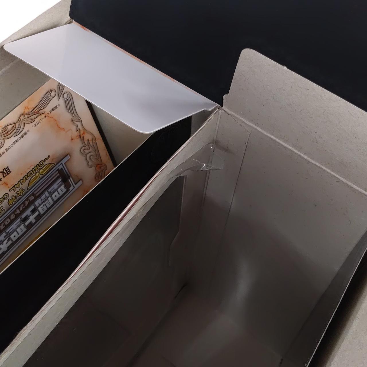 透明板に傷みがあります