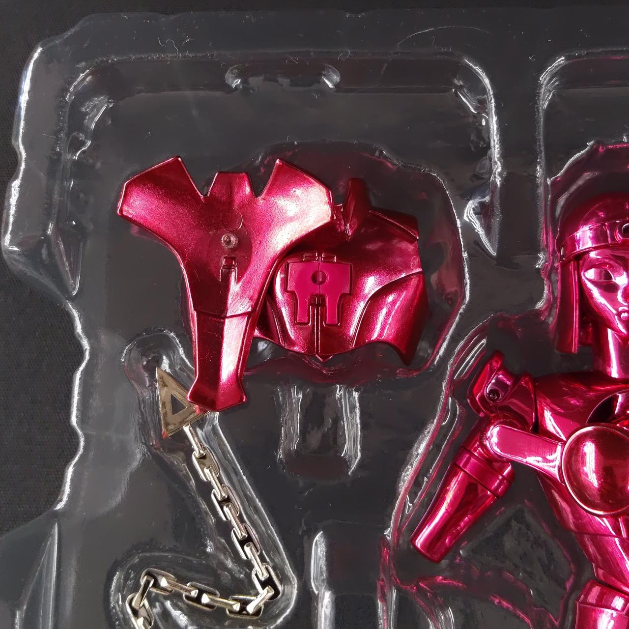 胸アーマー接続パーツ破損、外れています