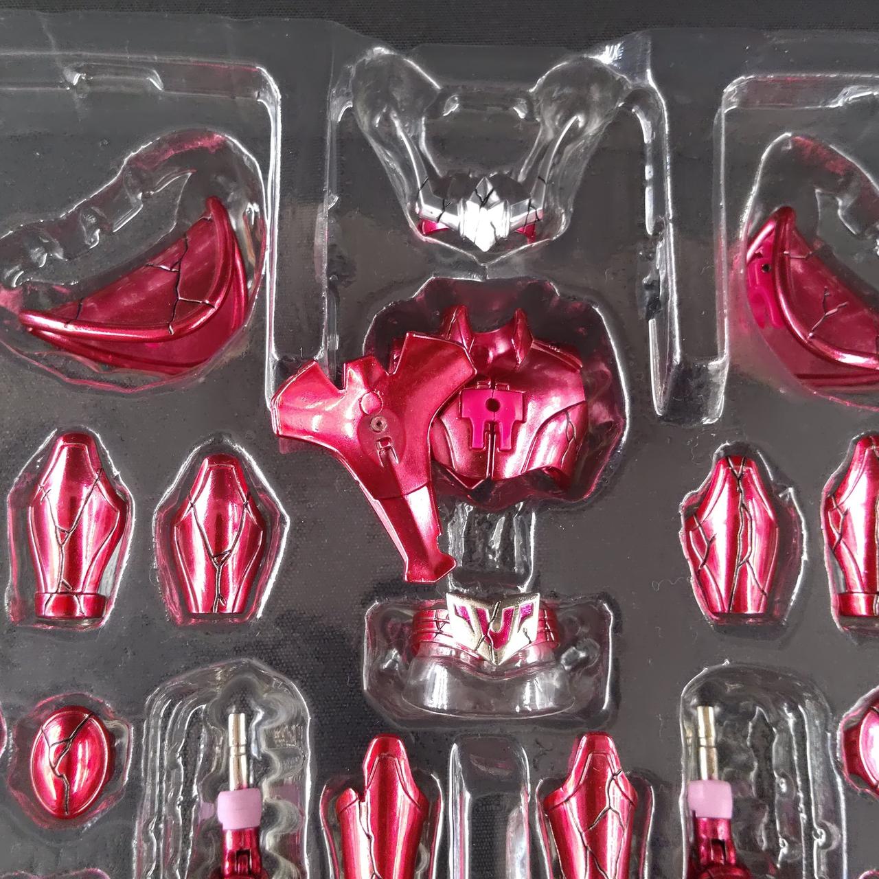 胸アーマー接続パーツ破損、外れています