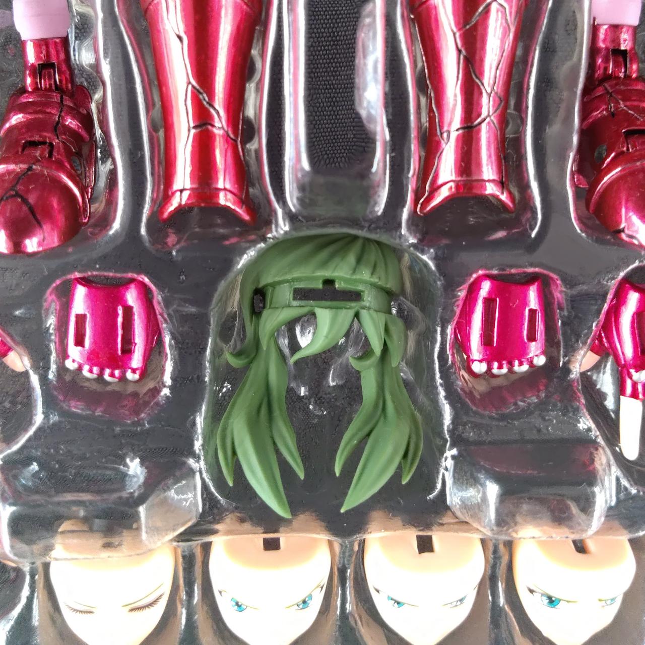 素体パーツにメッキが付いています