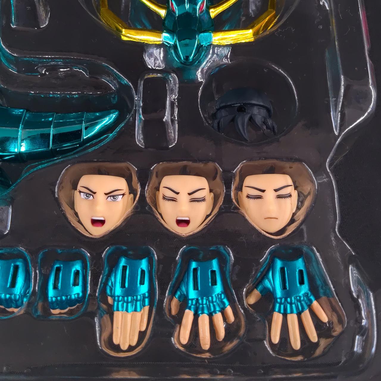 顔パーツに色移りがあります