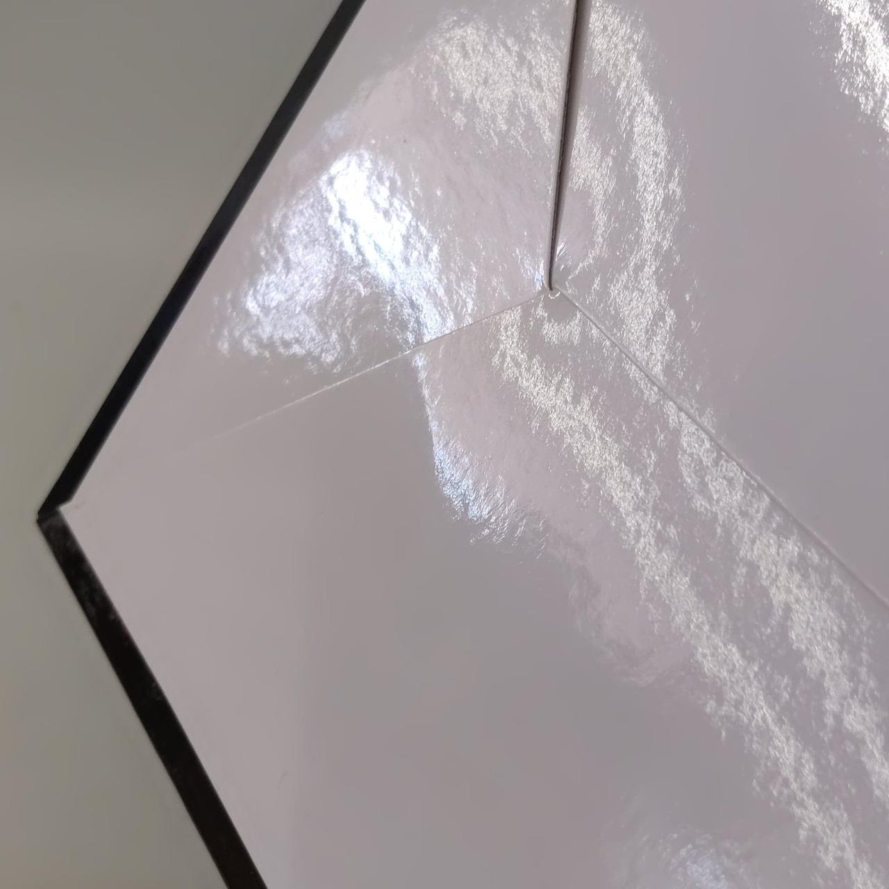 うっすら開封線の様なものがあります。