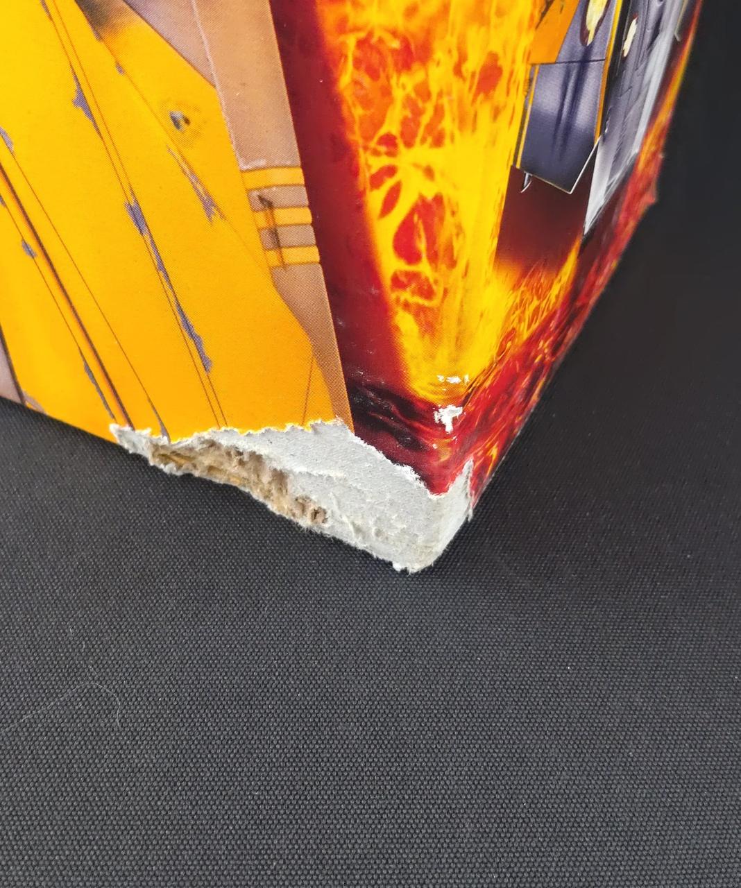 箱傷みあります。