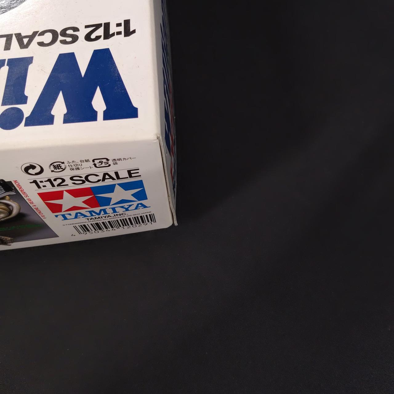 外箱に傷みがあります
