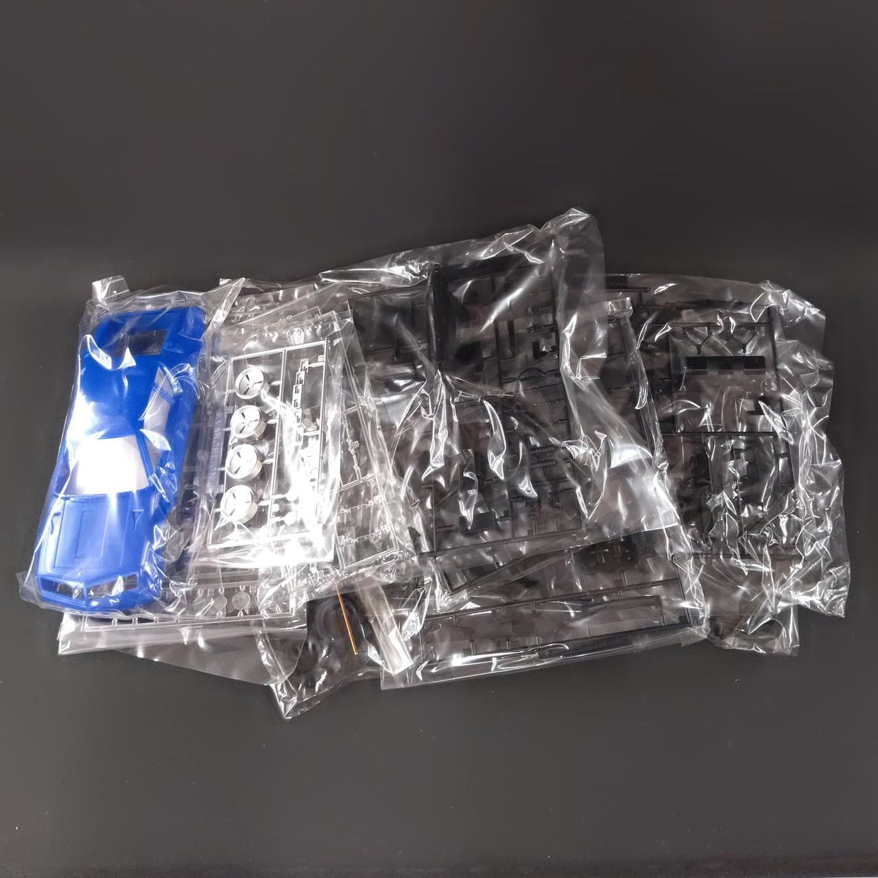 パーツ揃ってます。