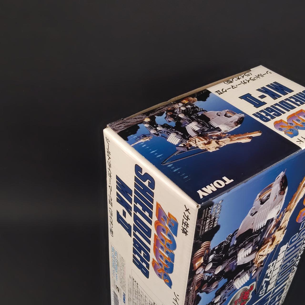 外箱に擦れ跡があります