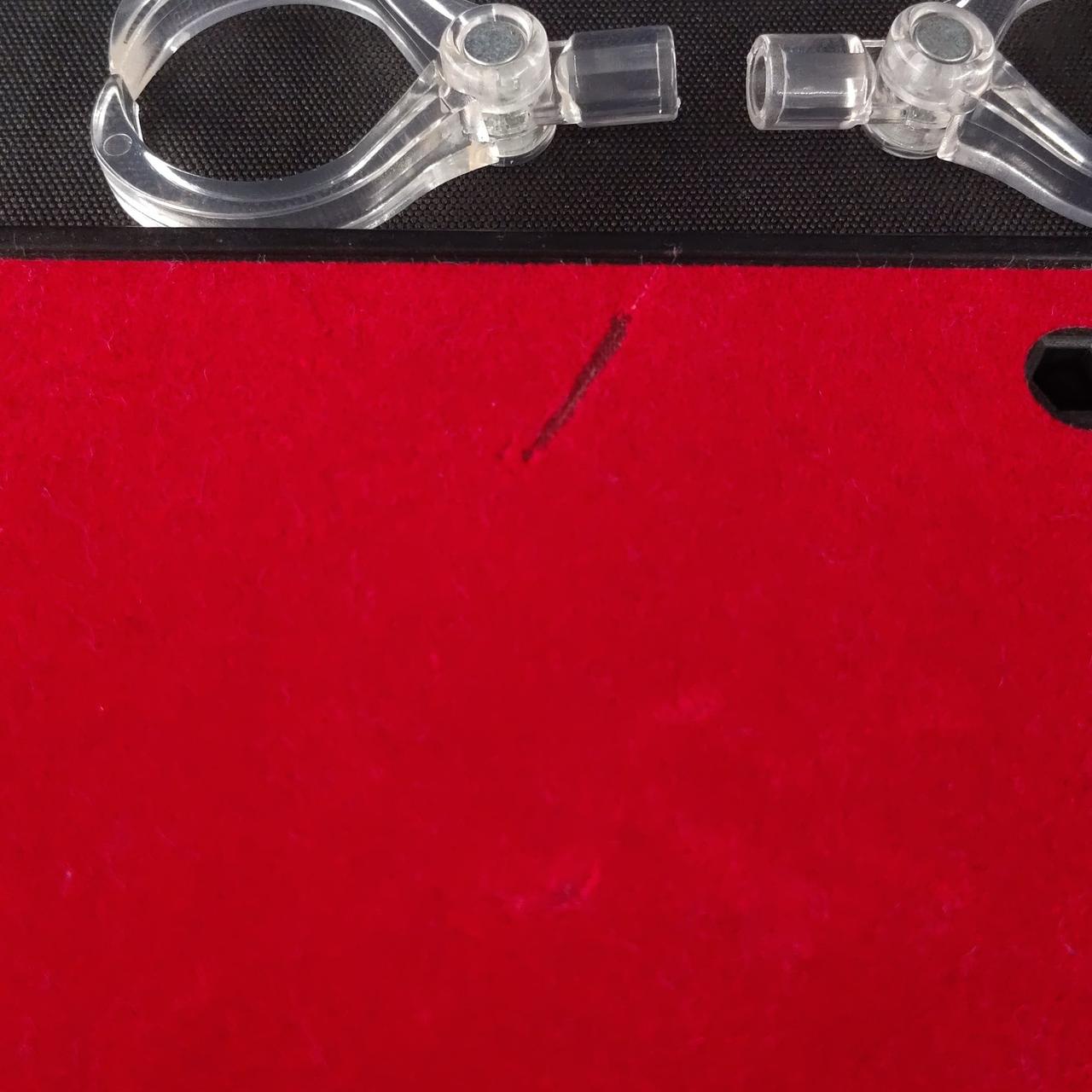 台座の赤い部分が傷んでいます