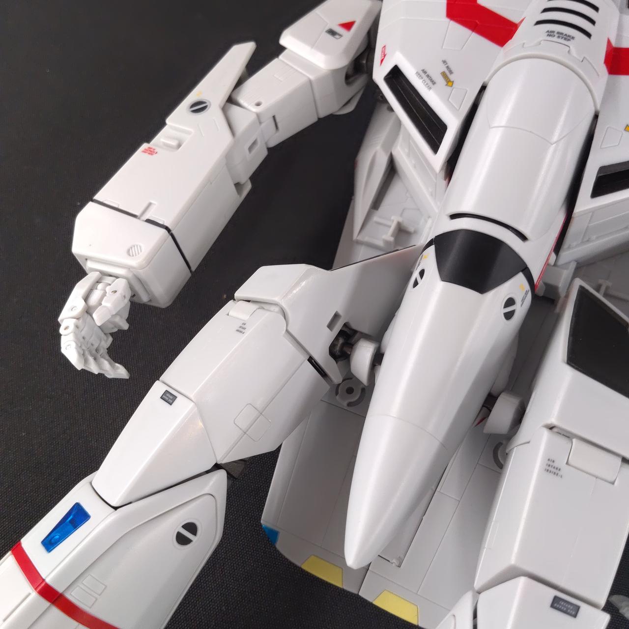 右側の股関節が緩く感じます