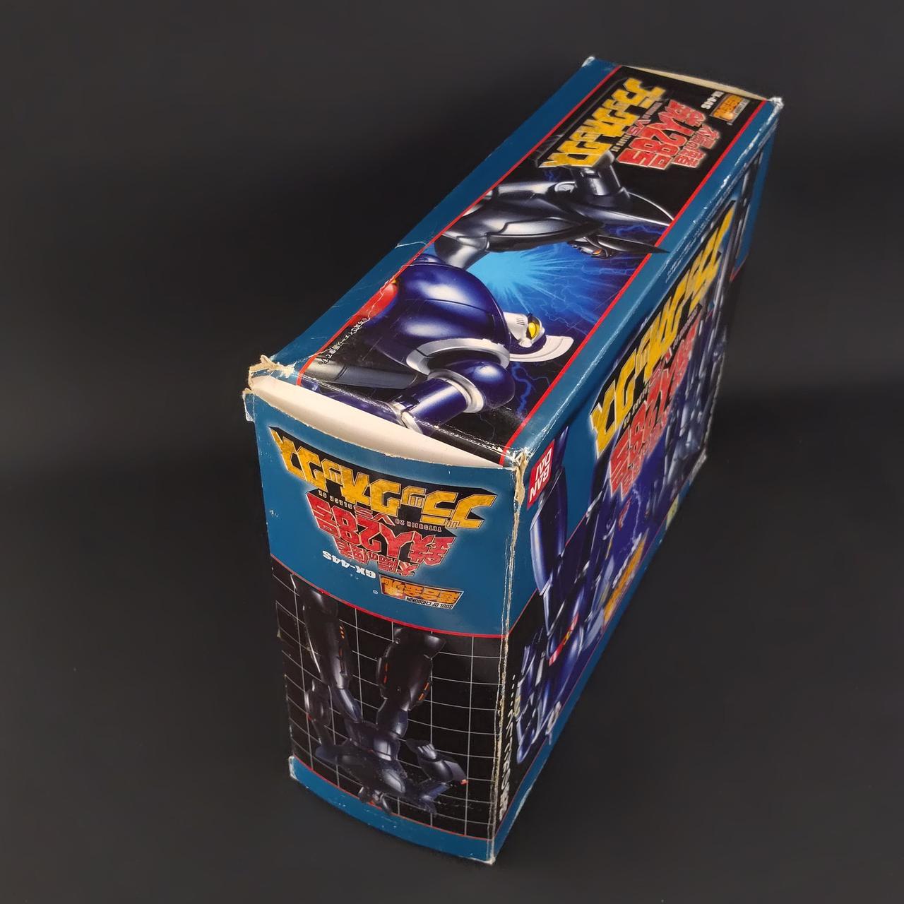 外箱が全体的に傷みがあります