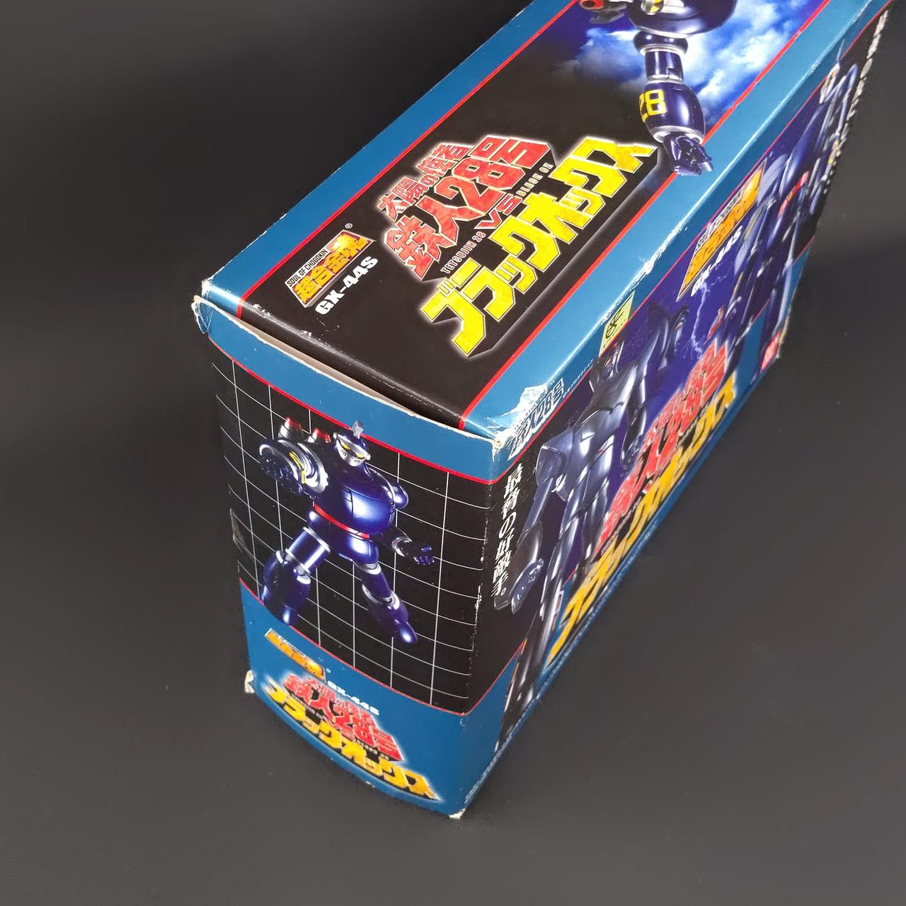 外箱が全体的に傷みがあります