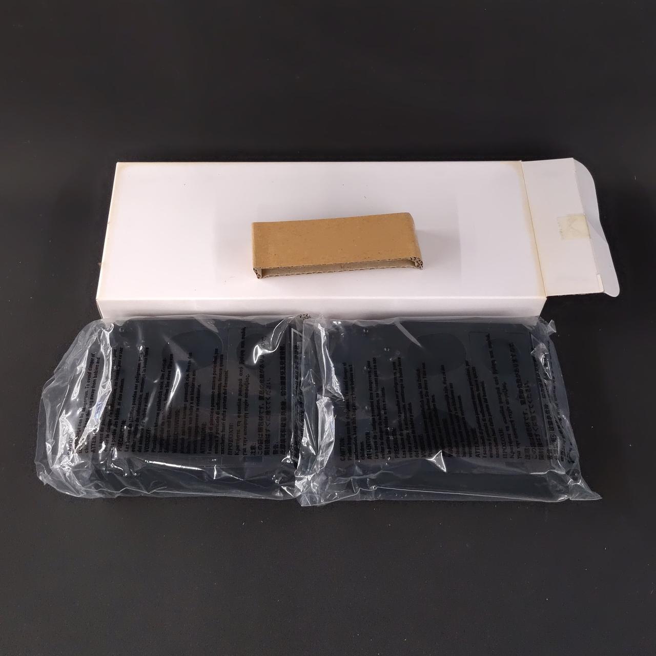 白い箱の中は、未使用品です