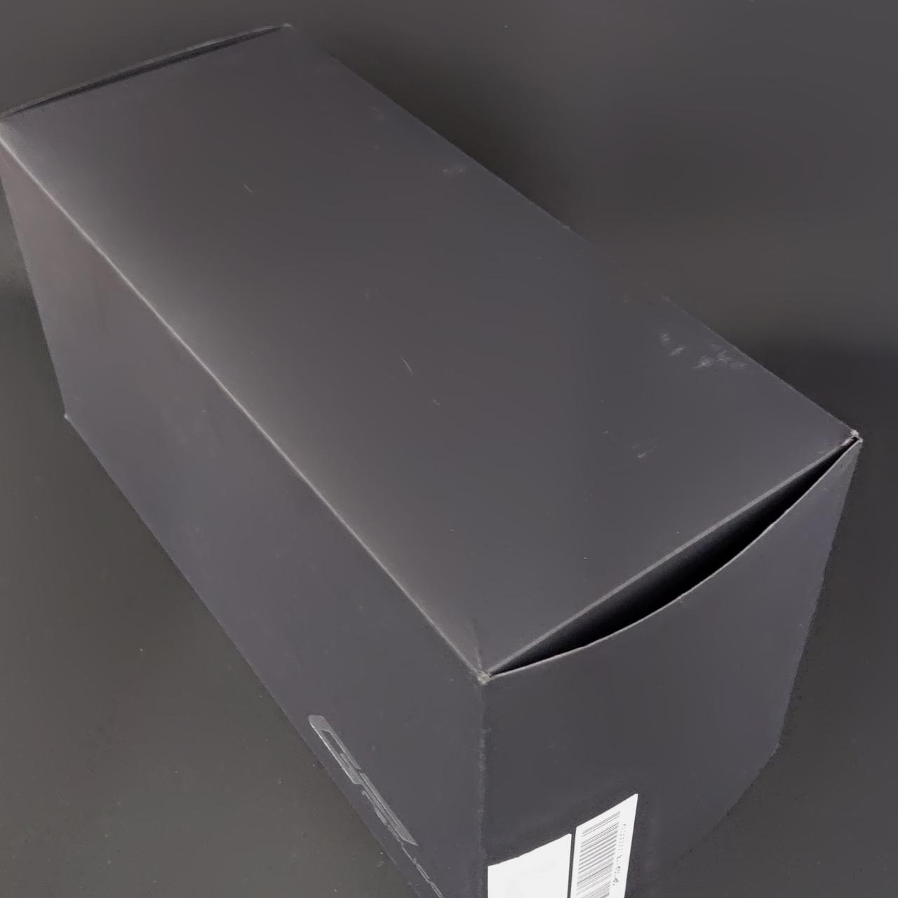 外箱に擦れ跡があります