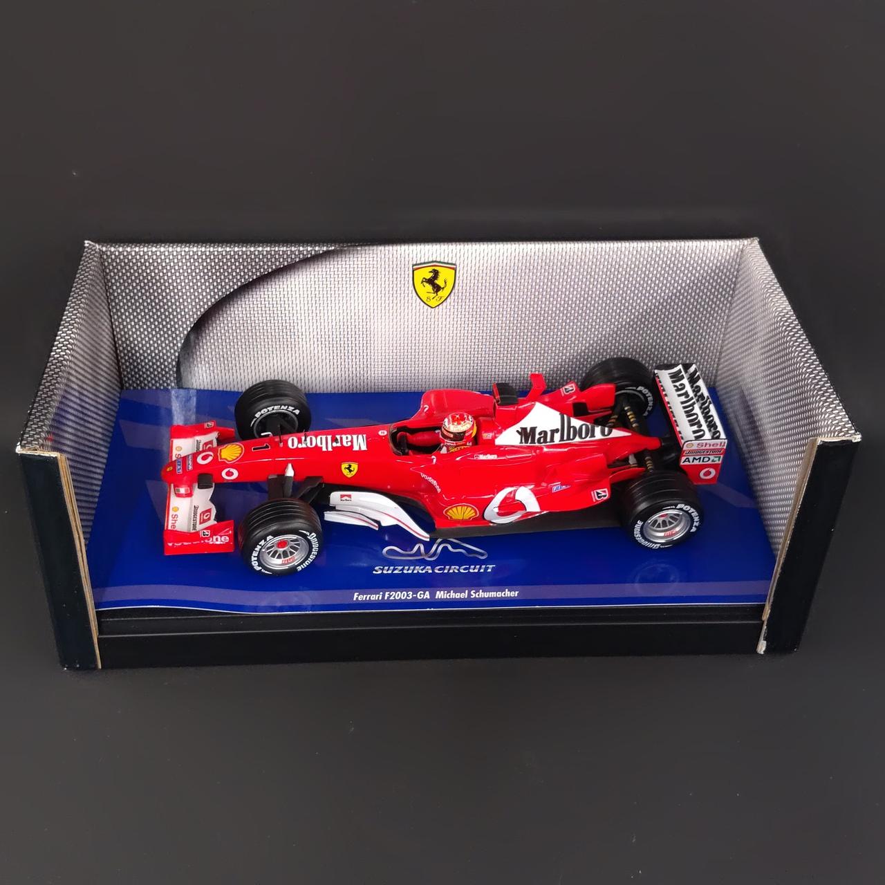 回りのテープ止めは切られています