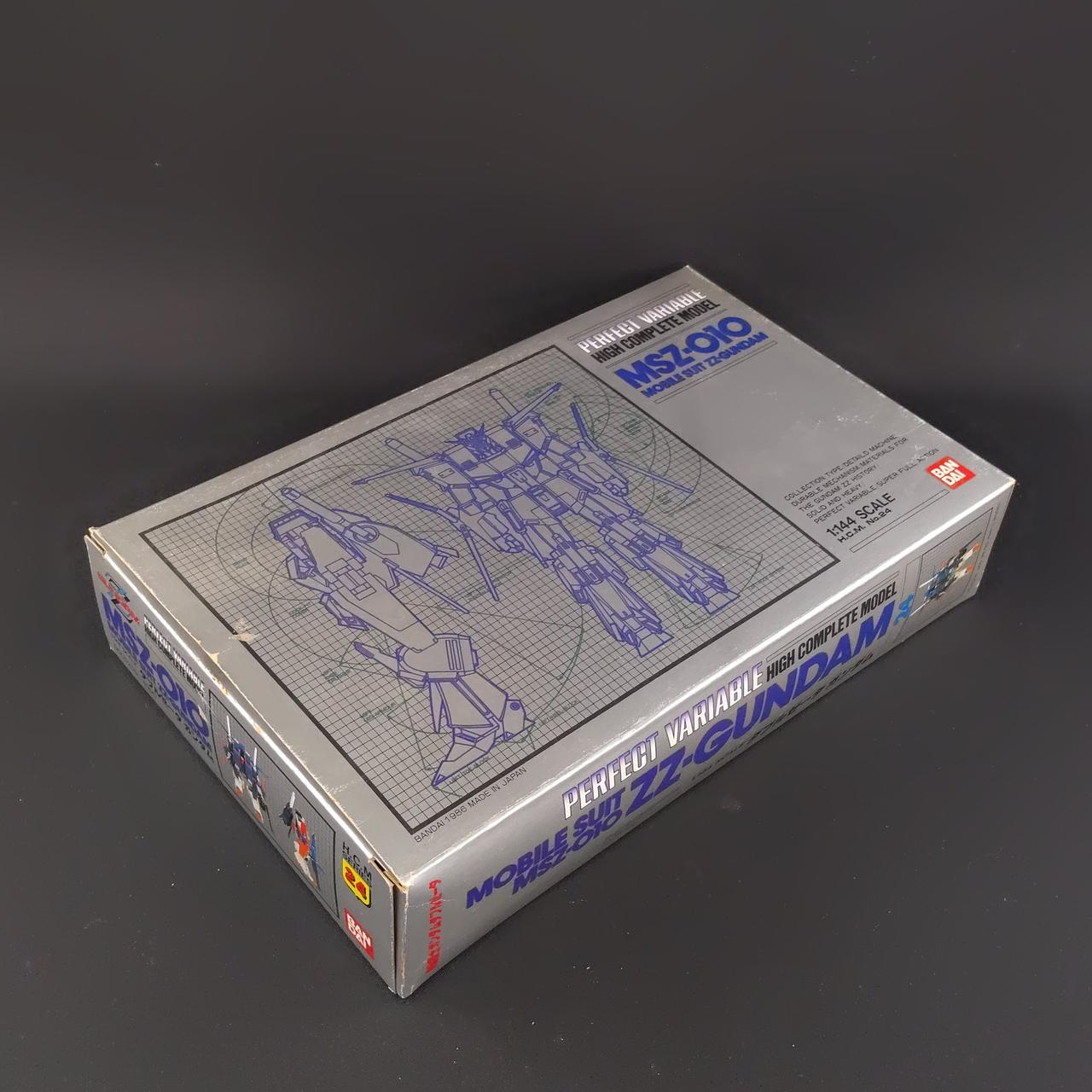 外箱に傷み、潰れています