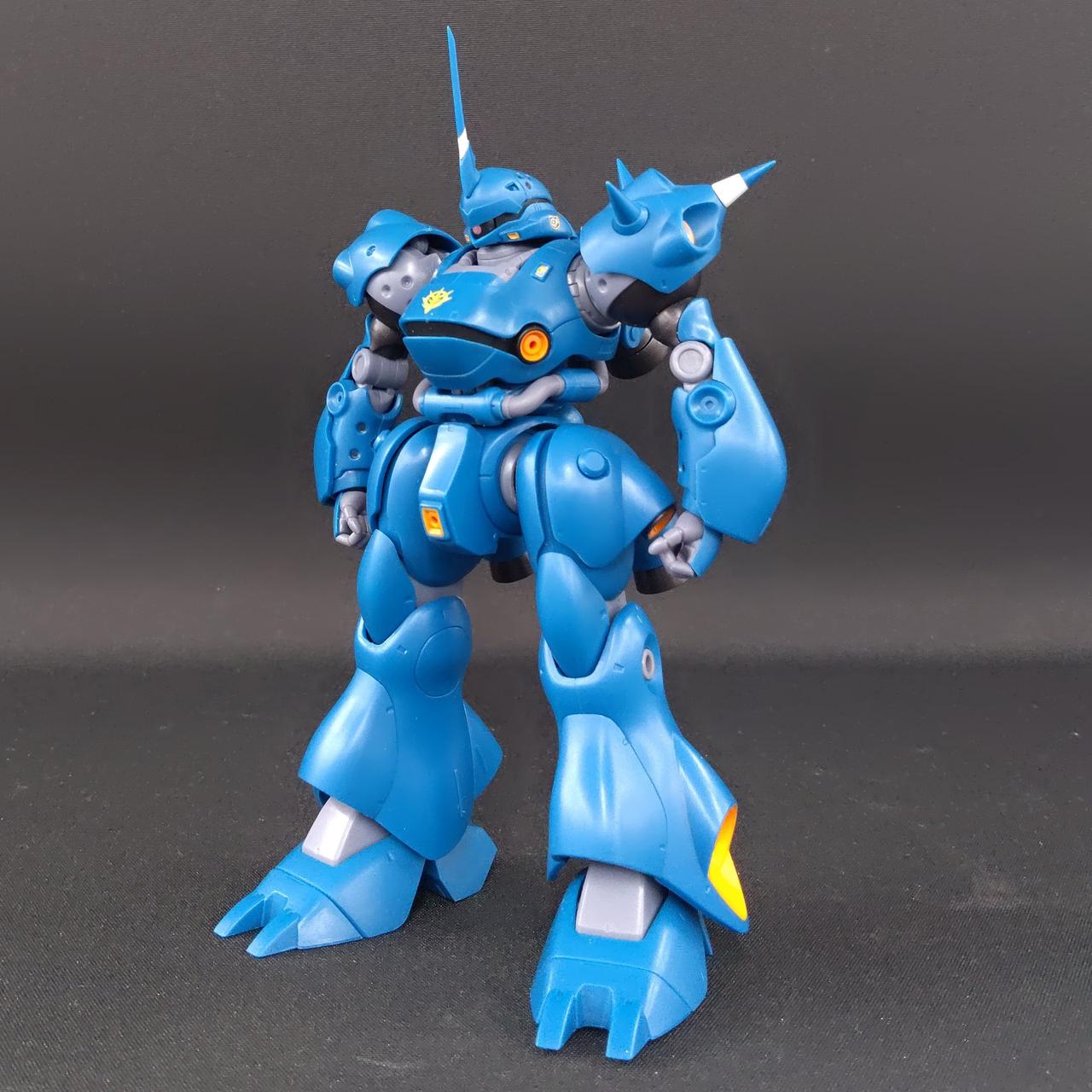 関節に緩みはなく自立します