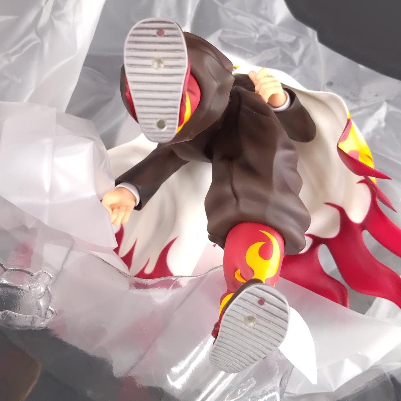 台座に取り付けた跡はありません