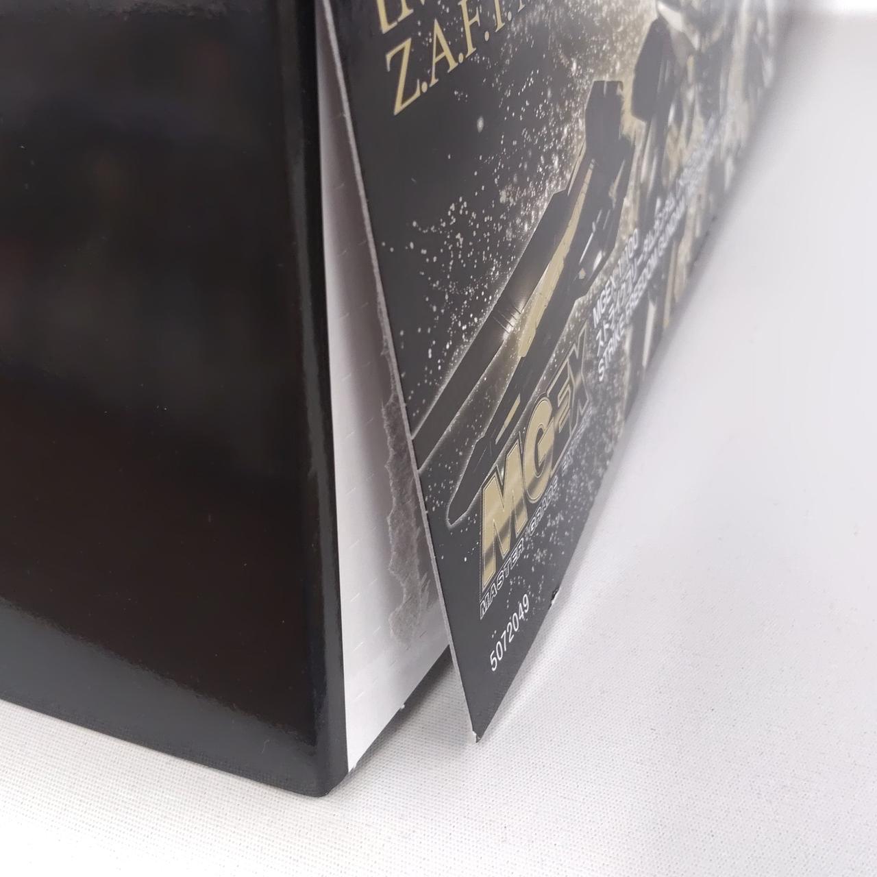 箱に破損あり