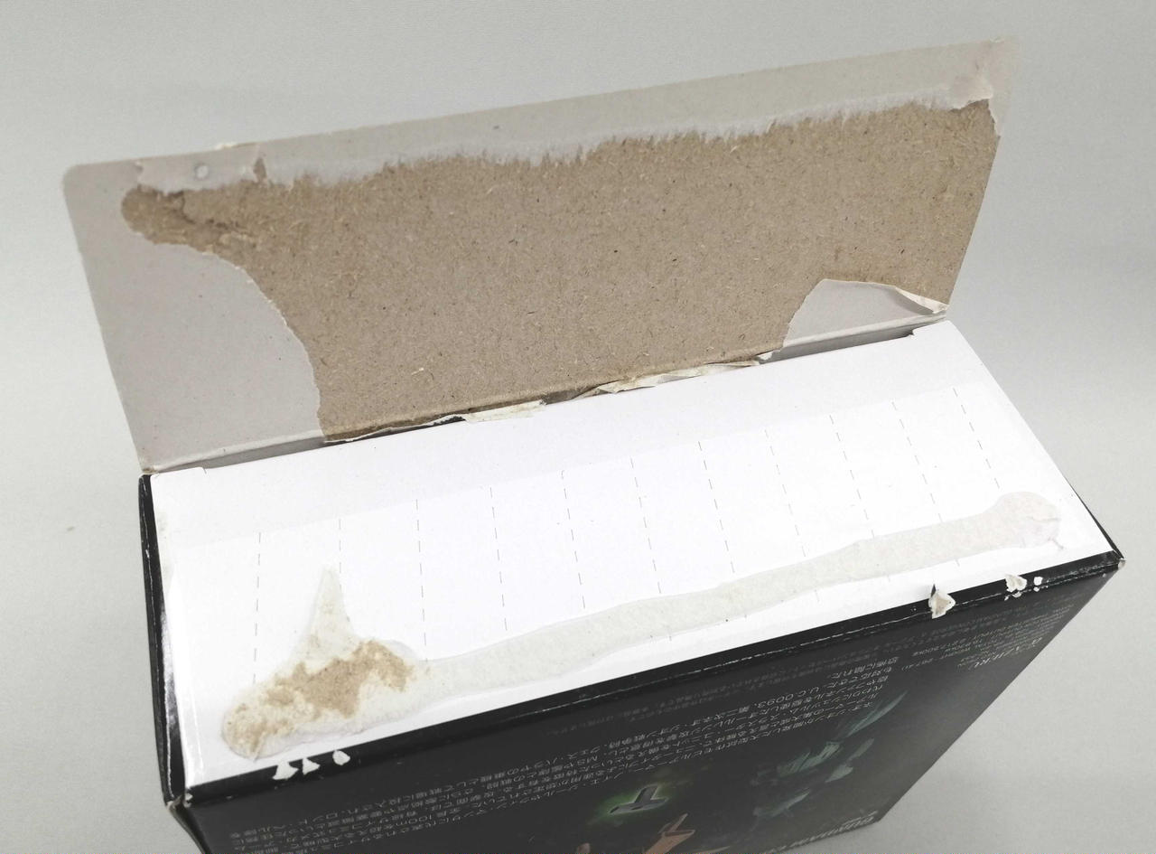 ガム取り出しの際に出来た箱イタミ有